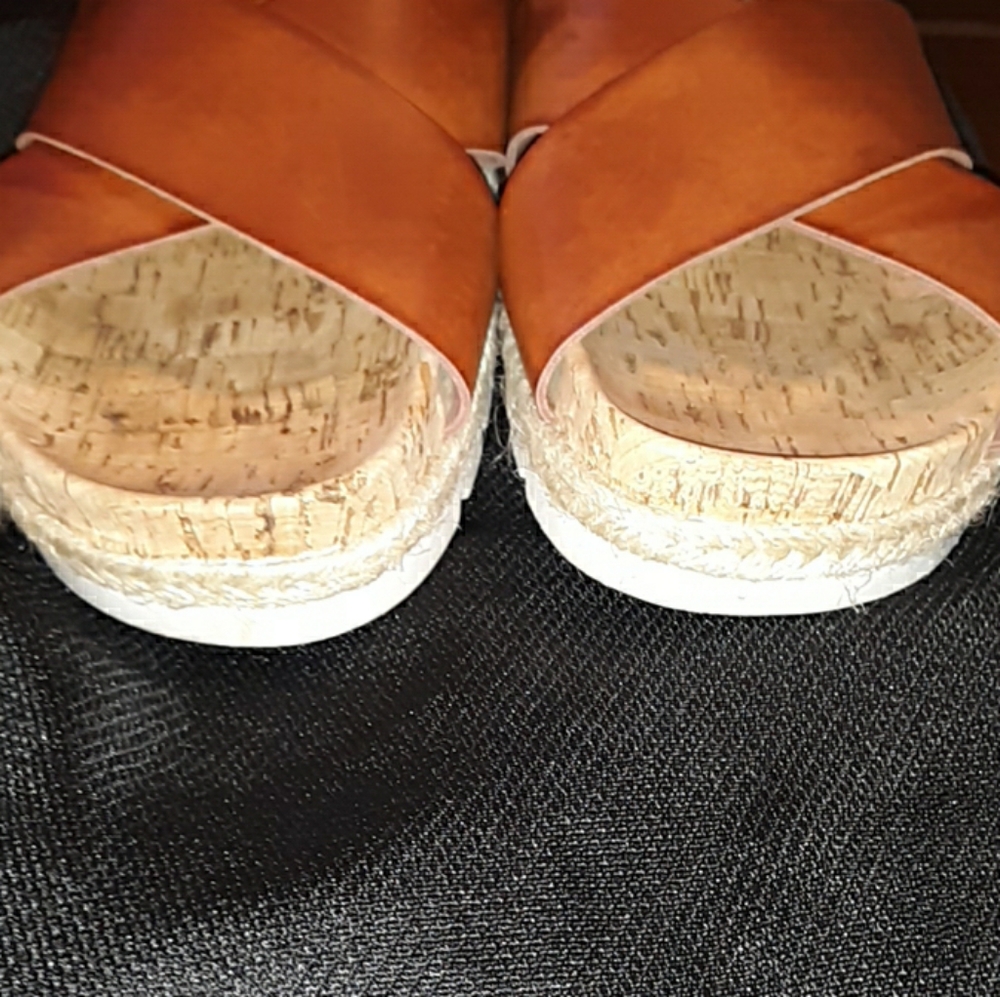 Slide/Sandals - Picture 3 of 8
